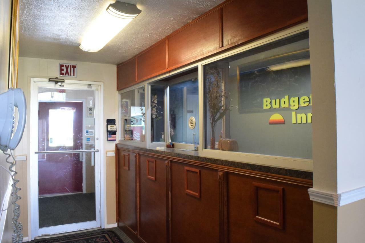 Budget Inn Ontario Ontario Center Exterior photo